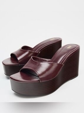 CRACKLED EFFECT WEDGE SANDALS